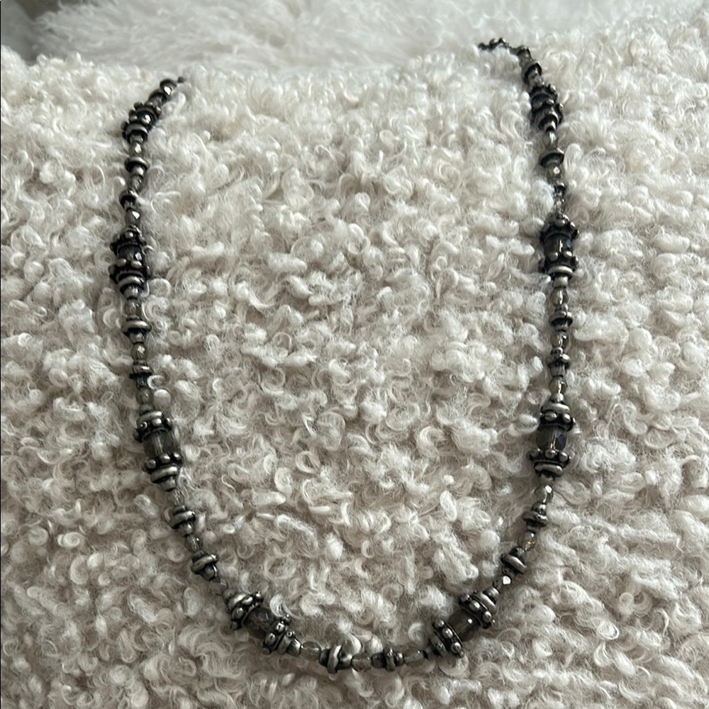 BOUTIQUE PIECE Elegant Silver Beaded Necklace